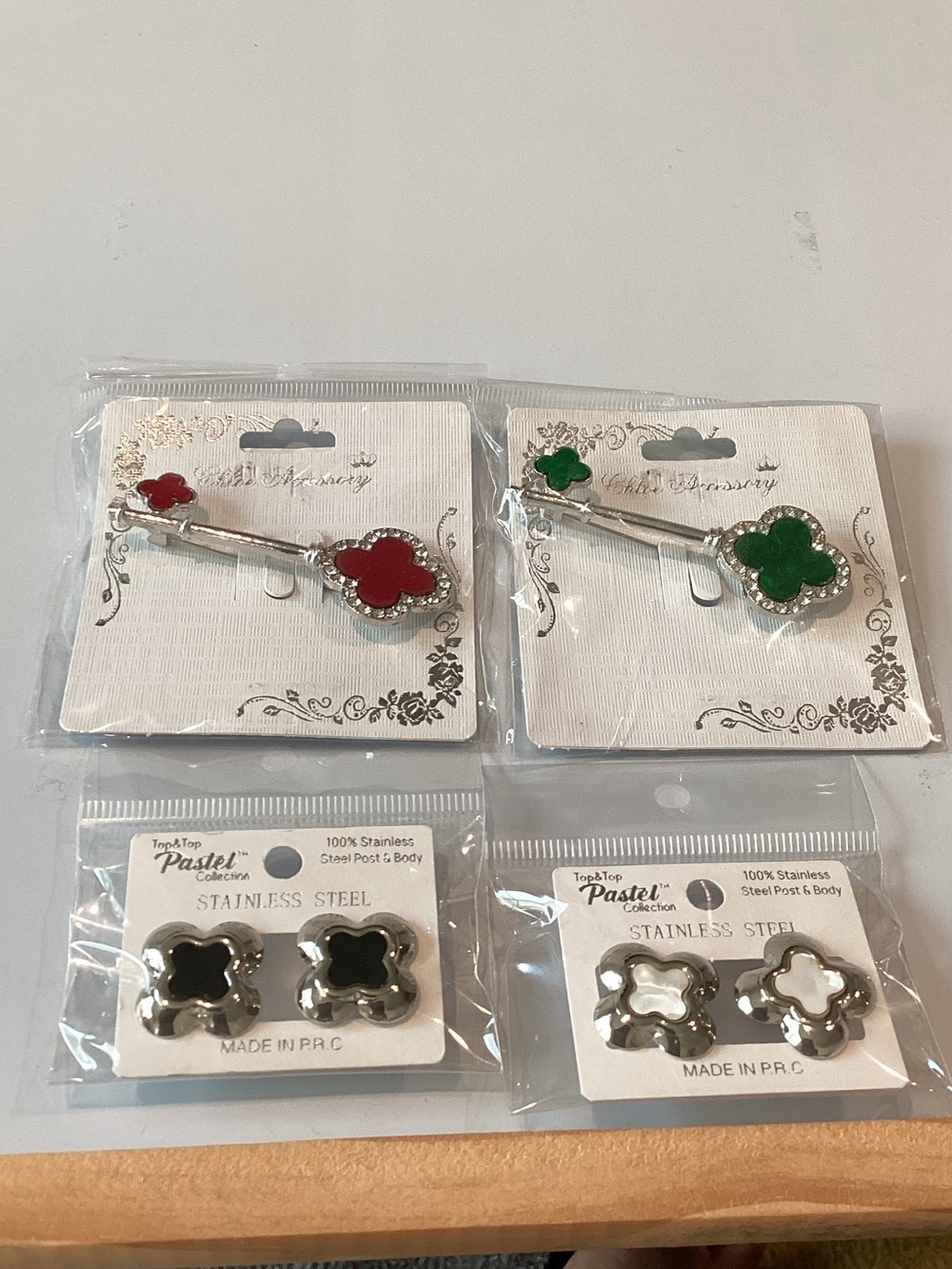 Clover Hair Clips and Earrings Set - Red & Green